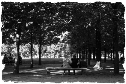 D�tente dans le jardin apr�s une une visite au mus�e des Arts et M�tiers